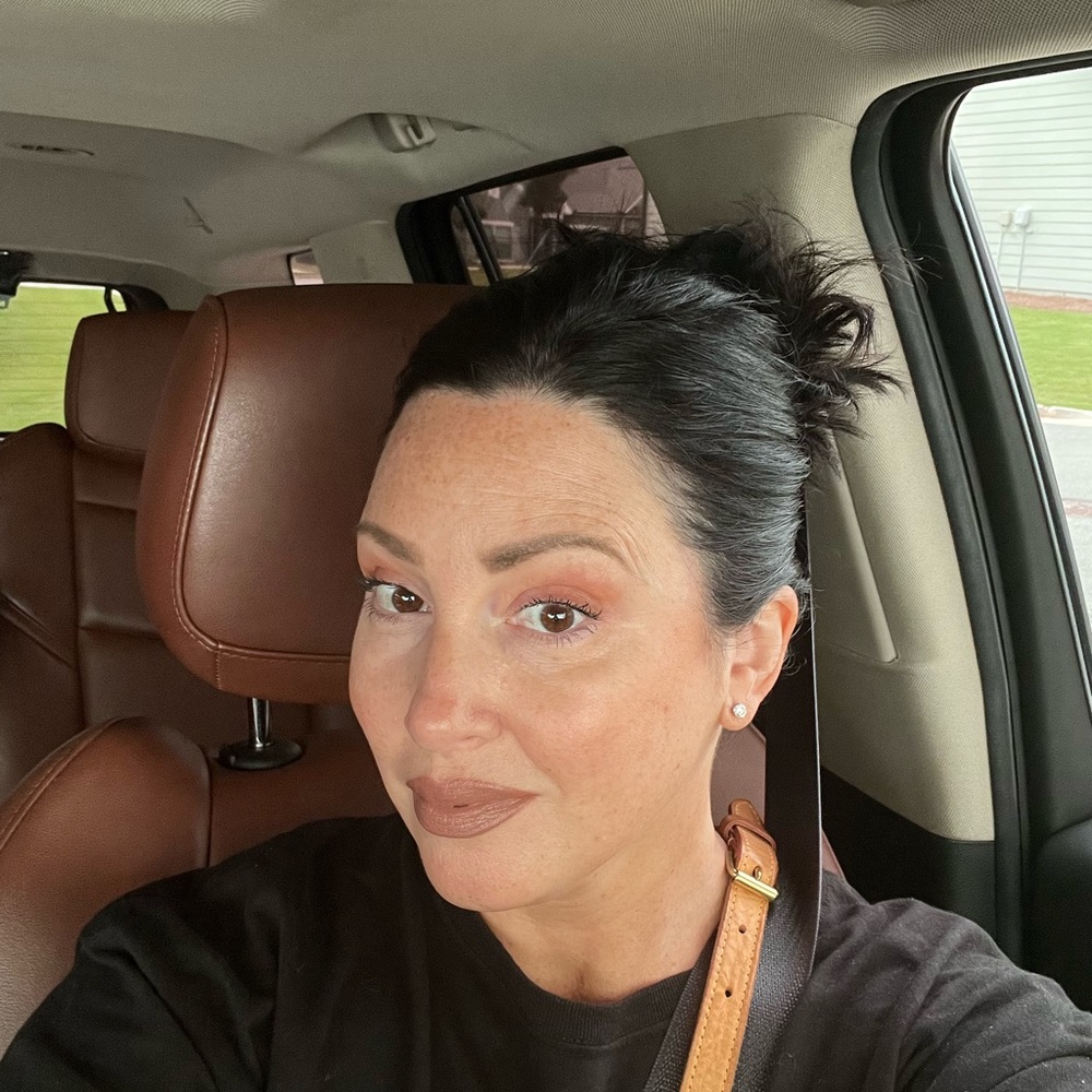 Hello! I am Pamela your Posher from South Florida aka a 🧜🏻‍♀️ Mermaid!!